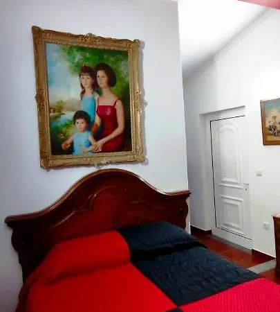Mira Pombeira *